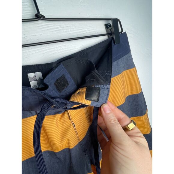 Quiksilver Swim Trunks Men’s Size 29 Yellow Navy Stripe Board Shorts Surfwear - Picture 5 of 12